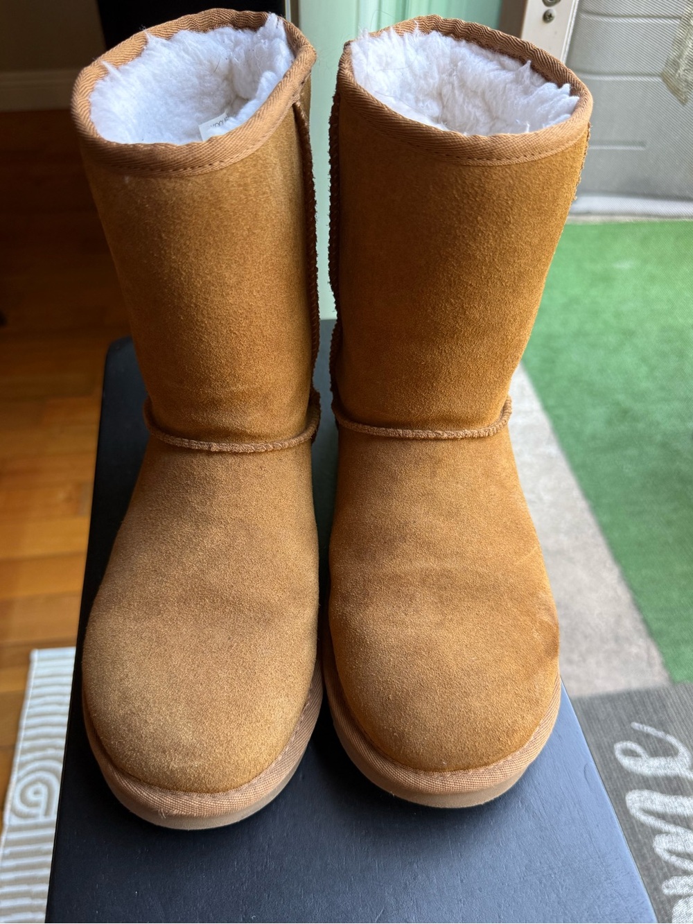 Koolaburra by Ugg, Koola Short in Chestnut